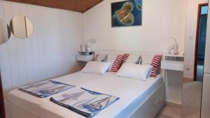 Postel nebo postele na pokoji v ubytování Felix Apartment Biograd