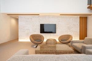 TV a/nebo společenská místnost v ubytování Secret Villas by Relapool + 37 fotografií