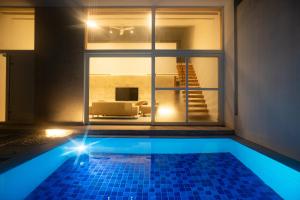 Bazén v ubytování Secret Villas by Relapool nebo v jeho okolí