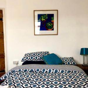 Ένα ή περισσότερα κρεβάτια σε δωμάτιο στο Double room on Chilkwell Street