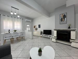 Gallery image of Iraklis Central Apartment in Limenas +15 photos