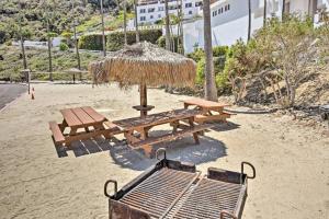 Ein Garten an der Unterkunft Gorgeous Oceanfront Villa With Panoramic Views