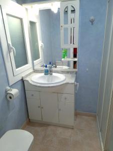 Ένα μπάνιο στο Apartamento El Cortijo