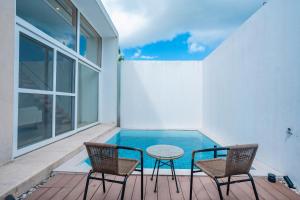 Bazén v ubytování Secret Villas by Relapool nebo v jeho okolí