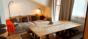 Ein Sitzbereich in der Unterkunft Luxury Larch Loft