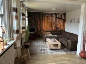 Posezení v ubytování Schieferstübchen Winterberg Ferienwohnung für 10 Personen