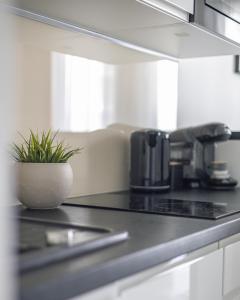 Kuchyňa alebo kuchynka v ubytovaní Apartamenty Central Gdańsk Q4Apartments