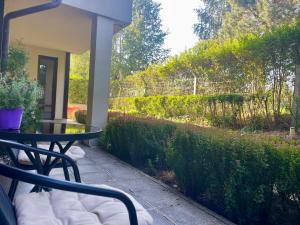 Zahrada ubytování Ground floor 2-bedrooms, 2-bathrooms apartment near Bansko in a complex with pools and SPA included