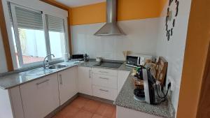 Kuchyň nebo kuchyňský kout v ubytování Casa Cortegada