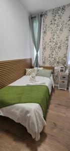 Łóżko lub łóżka w pokoju w obiekcie Habitaciones Universal