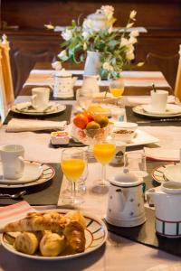 Un restaurante o sitio para comer en Chambres d'Hôtes Etché