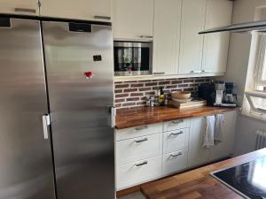 Køkken eller tekøkken på Cozy well connected - family apartment