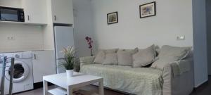 Posezení v ubytování Sanlucarshine apartamento con piscina