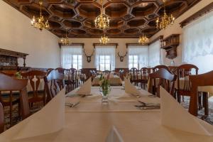 Restaurace v ubytování Zámek Lnáře
