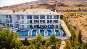 Bazén v ubytování Stone Beach Residence - Adults Only Resort nebo v jeho okolí