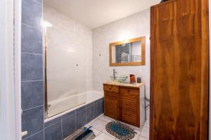 Et badeværelse på T3 Au vert à 5 Min d'Annecy centre