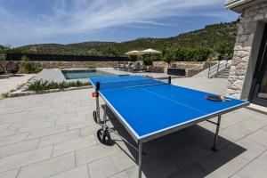 Stolní tenis v ubytování Villa Bosilen with private pool, near Trogir, Split airport, quiet area, family villa nebo okolí