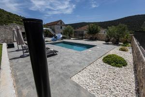Bazén v ubytování Villa Bosilen with private pool, near Trogir, Split airport, quiet area, family villa nebo v jeho okolí