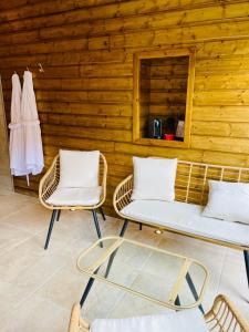 Posezení v ubytování Gîte de charme avec SPA dans le magnifique château d'Esnes