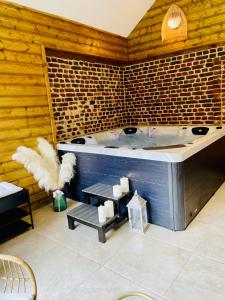 Fotografie z fotogalerie ubytování Gîte de charme avec SPA dans le magnifique château d'Esnes v destinaci Esnes
