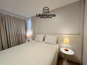 a bedroom with a white bed and a sign on the wall at Eco Summer Tambaú, LikeHome in Tambaú +47 photos