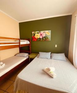 two beds in a room with two bunk beds at Pousada Brisa de Paraty in Paraty +67 photos