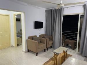 TV a/nebo společenská místnost v ubytování شاليه الزهور دايموند ريزورت - diamond resort Al zohour