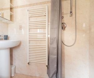 Phòng tắm tại Seaview house free parking & private garden +30 ảnh