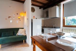 Nhà bếp/bếp nhỏ tại Seaview house free parking & private garden