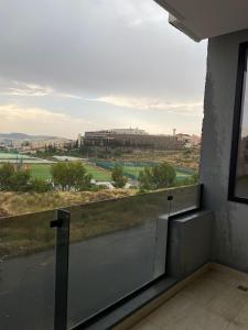 مساكن ـ شقق فاخرة - دخـول ذاتي的阳台或露台
