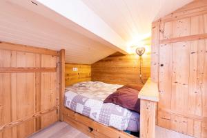a bedroom in a log cabin with a bed in it at Appartement proche La Clusaz in Saint-Jean-de-Sixt