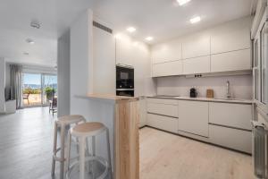 Kuchyň nebo kuchyňský kout v ubytování Apartamentos Dúplex Portosín by Upper Luxury Housing