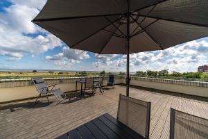 Rõdu või terrass majutusasutuses NordseeResort Friesland NordseeResort Friesland 52-4-N