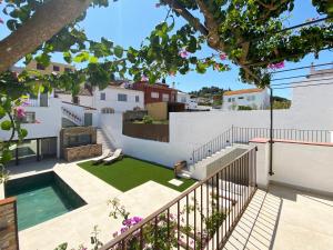 a house with a yard with a swimming pool at Casa BlauBegur - ref 056 in Begur