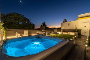 Bazén v ubytovaní Allo Apartments Plateros Centro Jacuzzi Comunitario alebo v jeho blízkosti