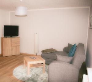 a living room with a couch and a table at Ferienwohnung Zum Lederbernd in Beierfeld