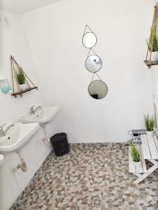 Koupelna v ubytování Luna Rock Glamping Brezoi - Blue Scai