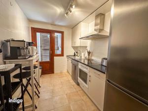 Kuchyňa alebo kuchynka v ubytovaní PET001 - Modern 2 Bedroom Apartment