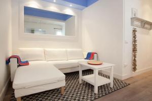 A seating area at Apt In 22 Close To The Beach
