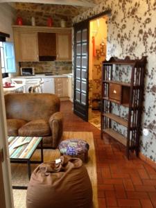 A kitchen or kitchenette at La Casita Del Castañar