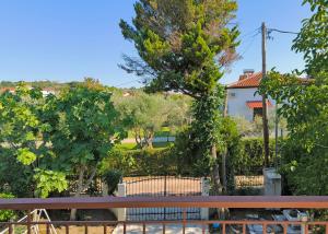 a view of a house from the garden at άνετο σπίτι στη θάλασσα in Vergia