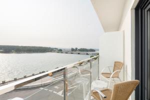 Výhled na řeku, která protéká v blízkosti hotelu