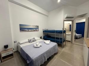 Ένα ή περισσότερα κρεβάτια σε δωμάτιο στο CASA DI ANGELA 2.0