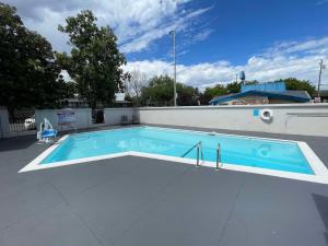 a swimming pool on top of a building at The Midtowner Hotel, SureStay Collection by Best Western in Sacramento