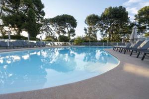 Πισίνα στο ή κοντά στο Grand Hotel Des Lecques; BW Signature Collection