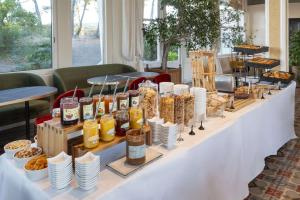 Φαγητό σε αυτό το ξενοδοχείο ή κάπου εκεί κοντά +81 φωτογραφίες