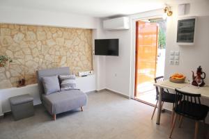 a living room with a chair and a table at Arokaria Studio in Paralion astros