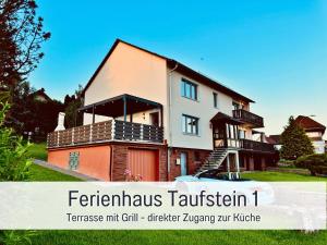 a house with solar panels on the side of it at Nur 15 Minuten bis Fulda - ideal zum Arbeiten - Am Vulkanradweg - 3 Schlafzimmer Große Terrasse - Grill - Ferienhaus Taufstein 1 in Herbstein