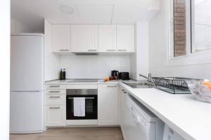 Kuchyňa alebo kuchynka v ubytovaní 2 Bdr Penthouse In Grcia