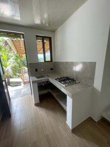 Kuchyň nebo kuchyňský kout v ubytování Eco Hotel Campestre Atlantis San Joaquín La Mesa